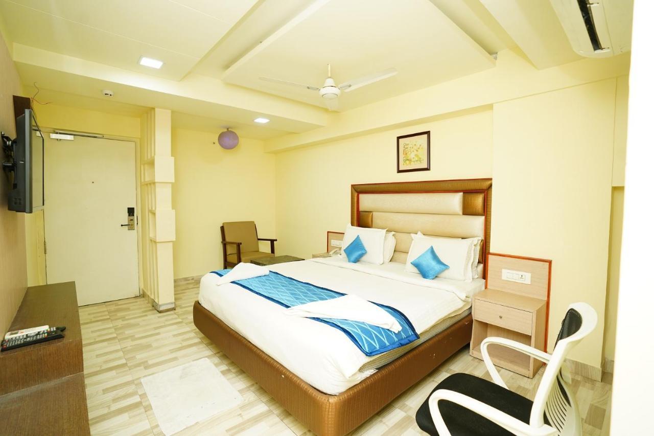 Hotel Sk Riverfront Vijayawāda Екстериор снимка