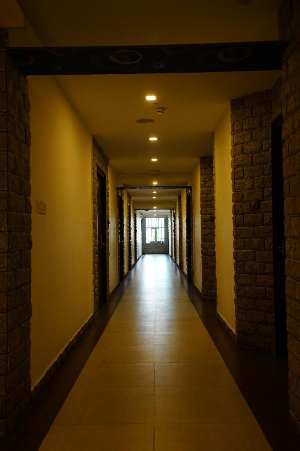 Hotel Sk Riverfront Vijayawāda Екстериор снимка