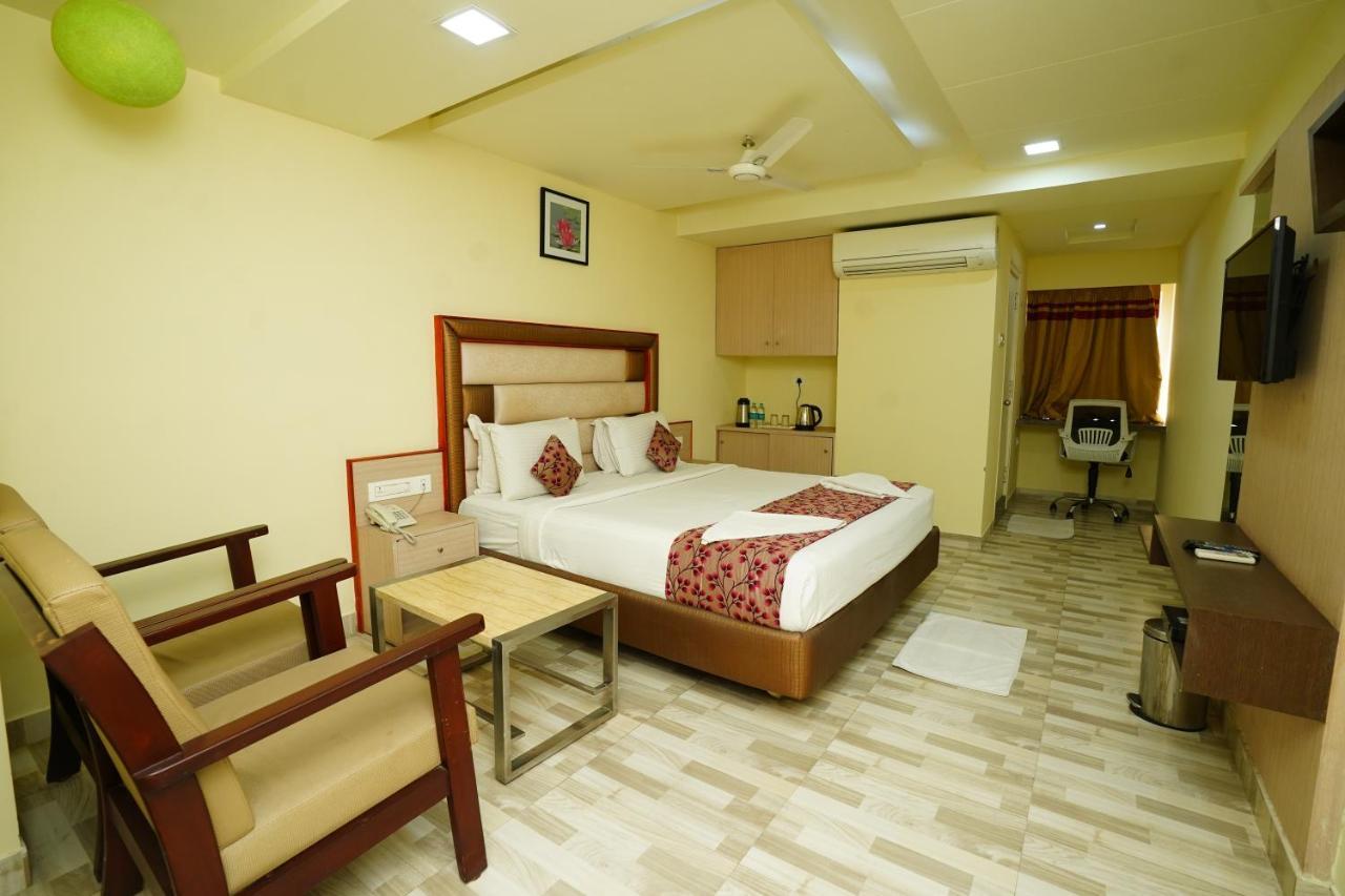 Hotel Sk Riverfront Vijayawāda Екстериор снимка
