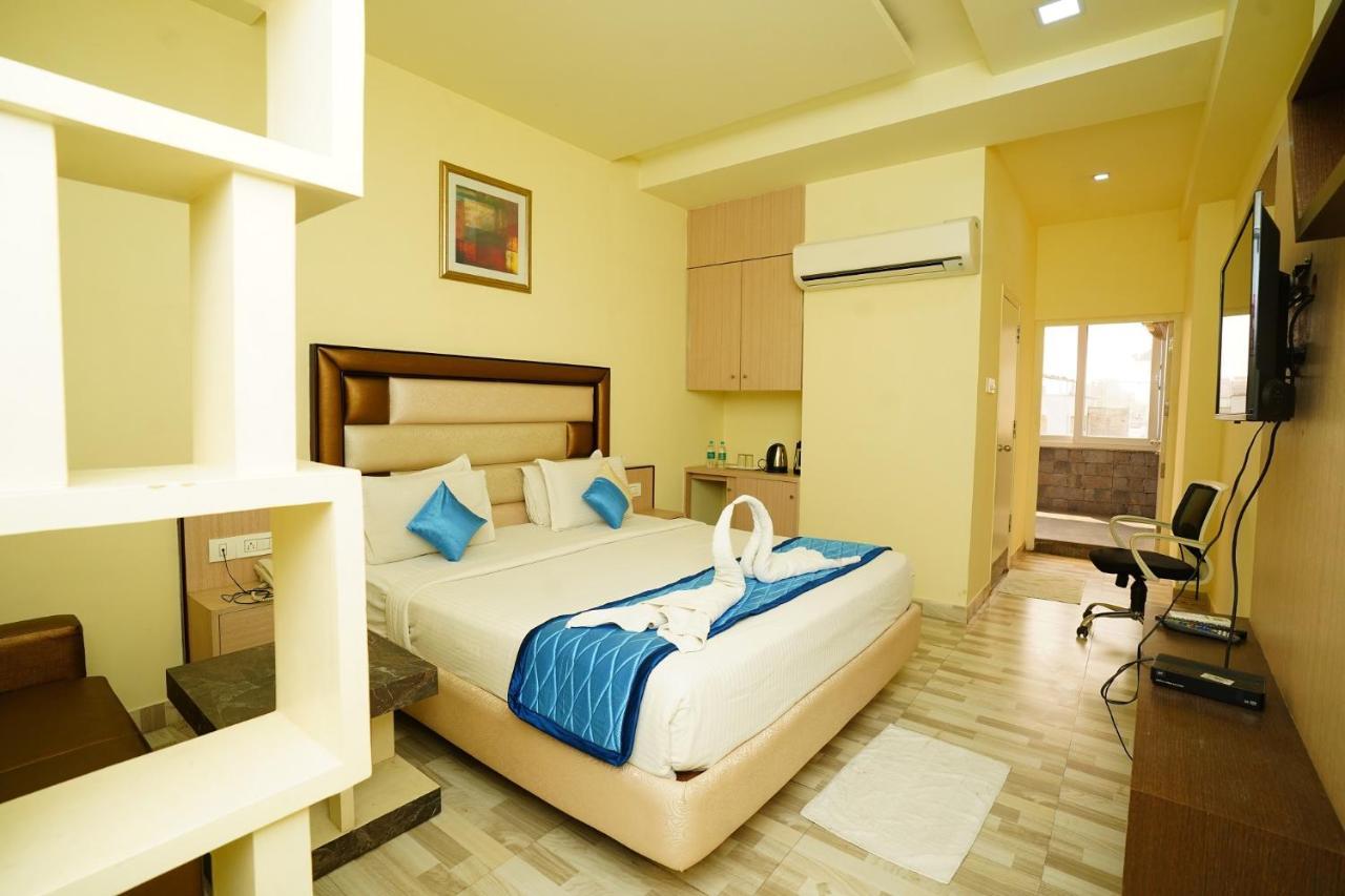 Hotel Sk Riverfront Vijayawāda Екстериор снимка