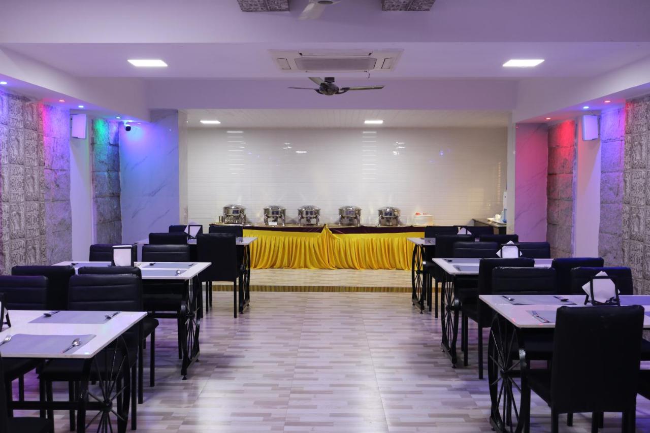 Hotel Sk Riverfront Vijayawāda Екстериор снимка